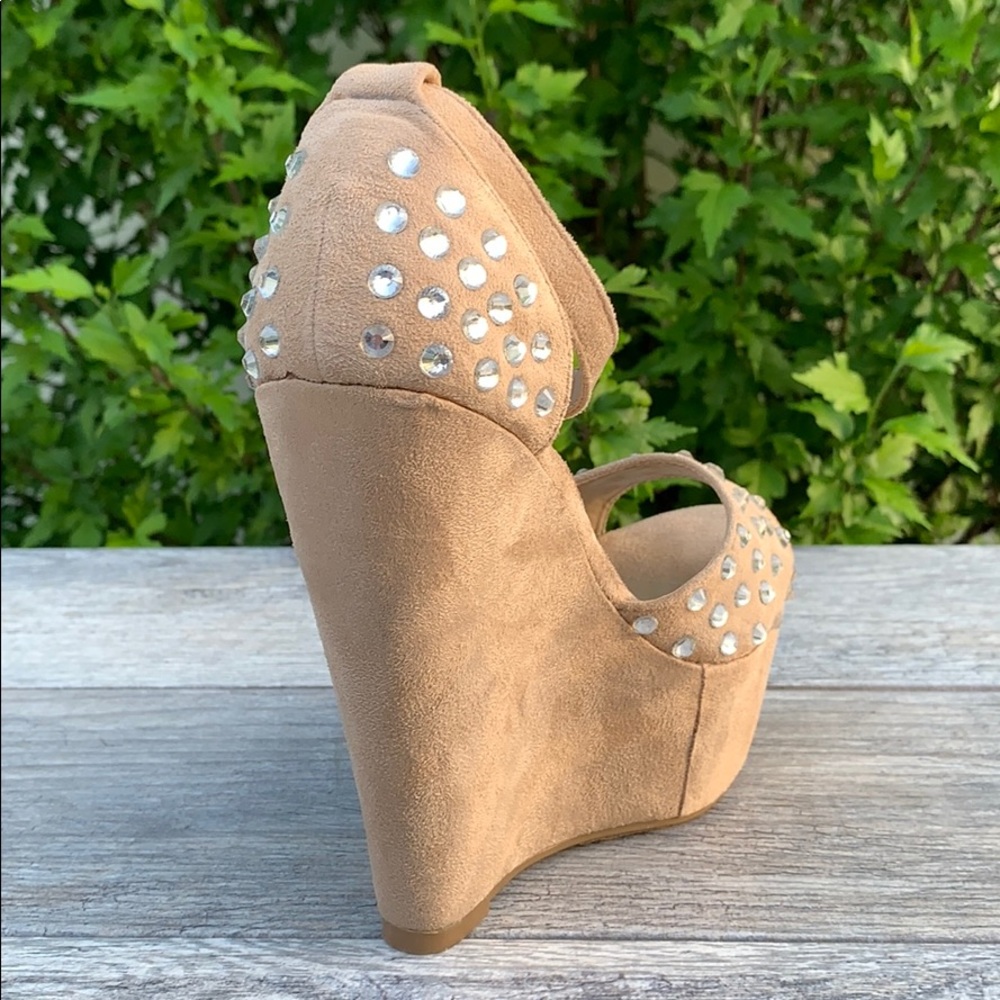 Oatmeal shinny studs faux suede platform wedge - Picture 4 of 5